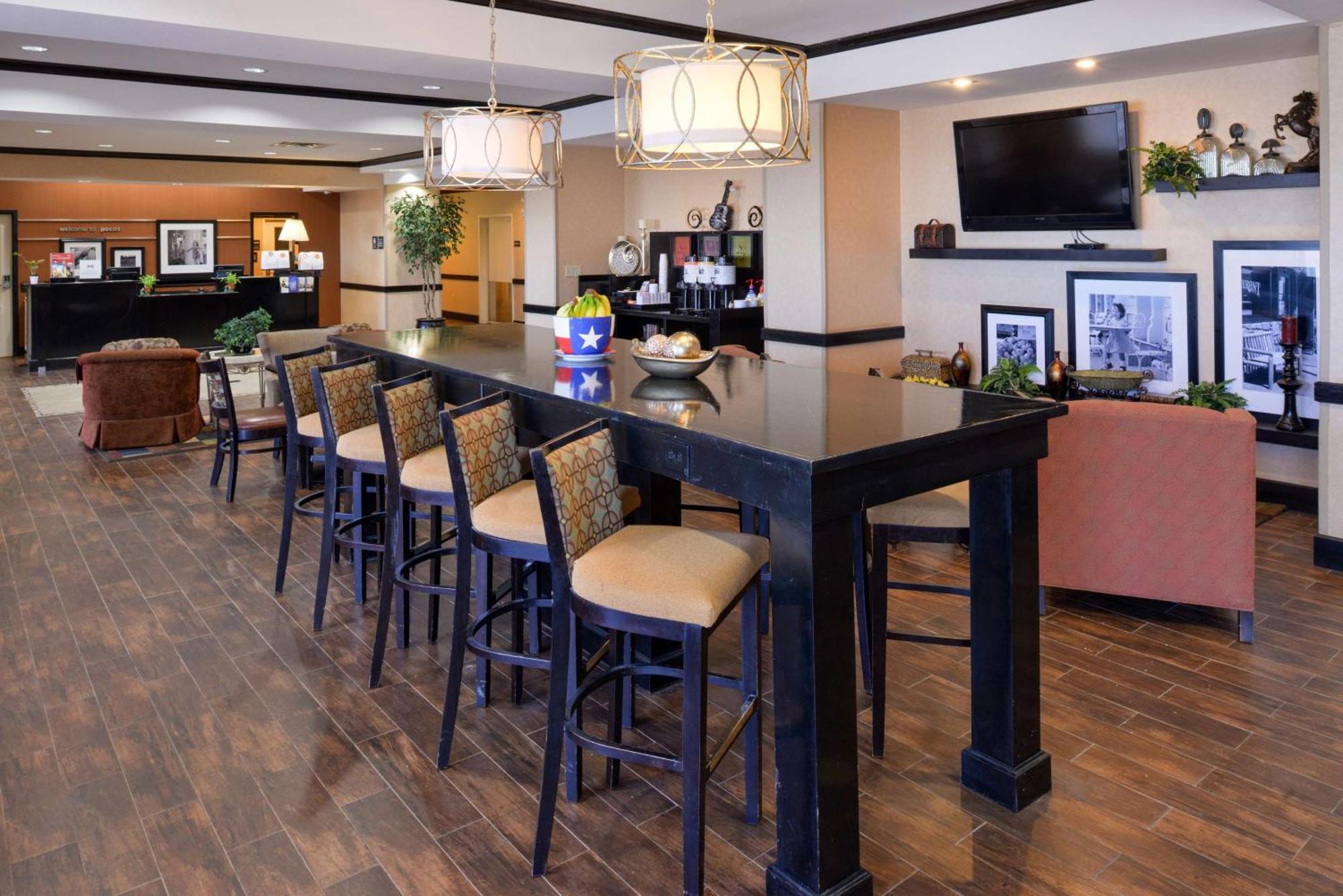 Hampton Inn Пекос Экстерьер фото