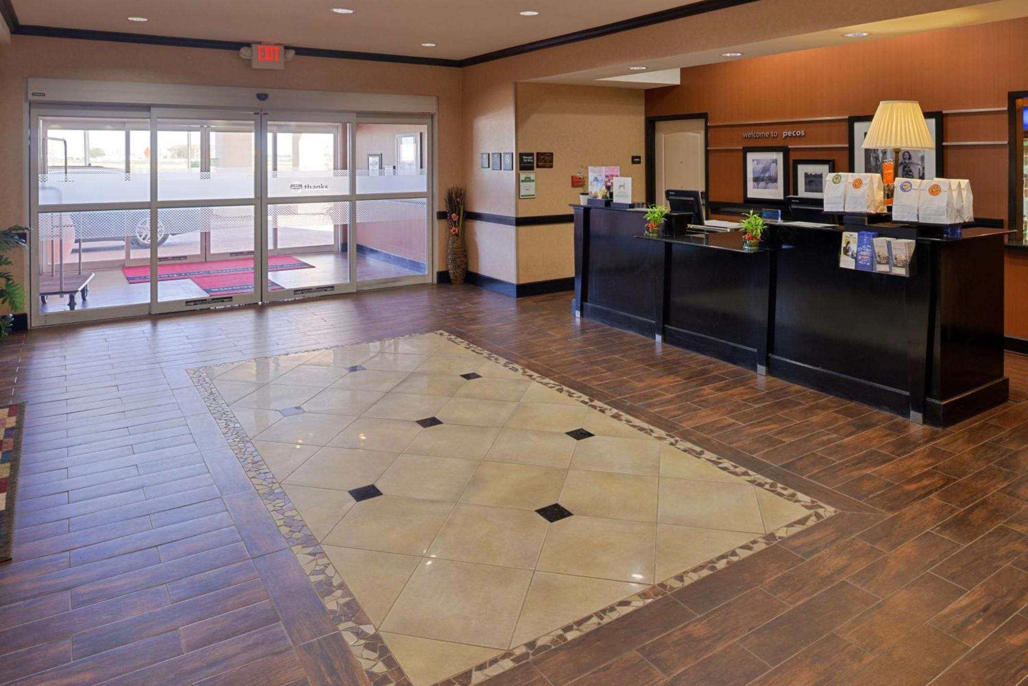 Hampton Inn Пекос Экстерьер фото